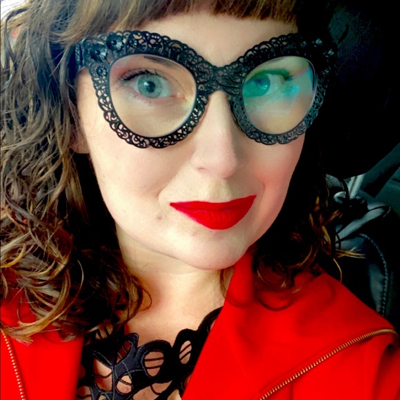 Meet your Posher, Whitney - Picture 1 of 1